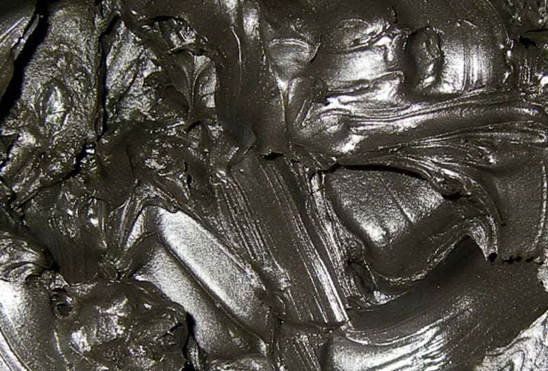 Close-up of KAJO LC 002 + 3% MoS₂ Moly Grease, showcasing its smooth, high-performance texture for superior lubrication.